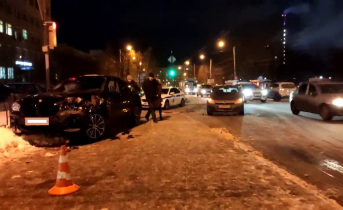 Последствия серьезной аварии на перекрестке в Мурманске попали на видео Авария
