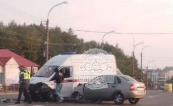 Авария с машиной скорой помощи произошла в Мурманске Авария с машиной скорой помощи произошла в Мурманске