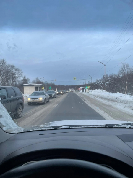 На трассе в Мурманской области образовалась большая пробка Пробка