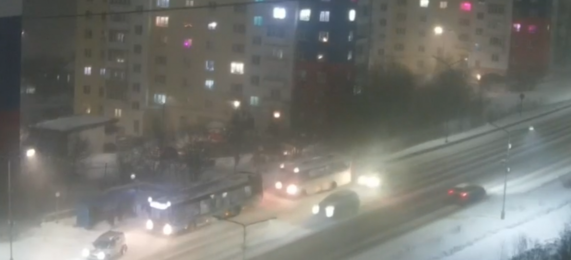 Свидетелей происшествия ищут в Мурманской области Автобус