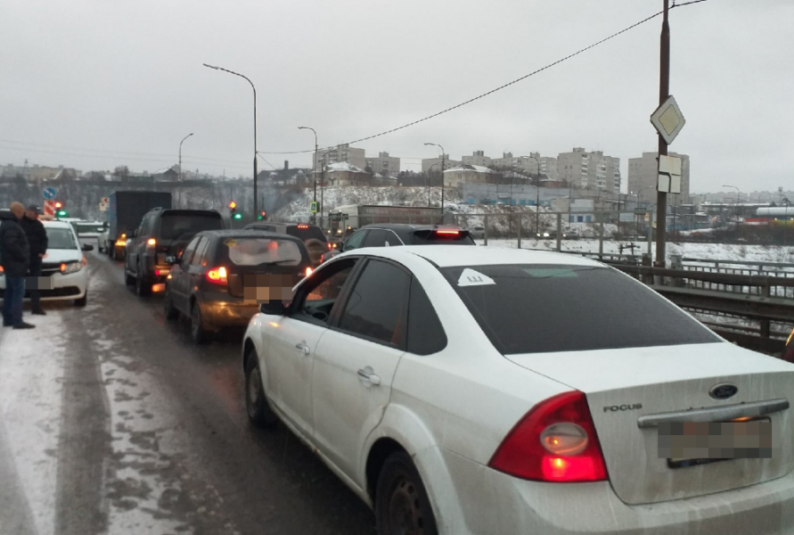 Массовая авария произошла на Кольском мосту в Мурманске Авария