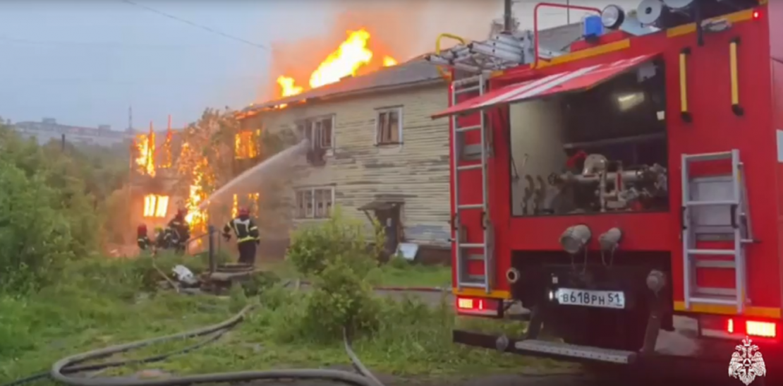 Крупный пожар в мурманском доме: видео Пожар