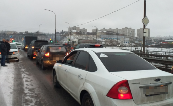 Массовая авария произошла на Кольском мосту в Мурманске Авария