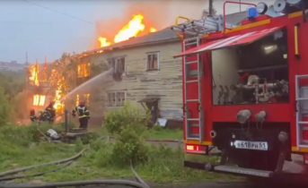 Крупный пожар в мурманском доме: видео Пожар