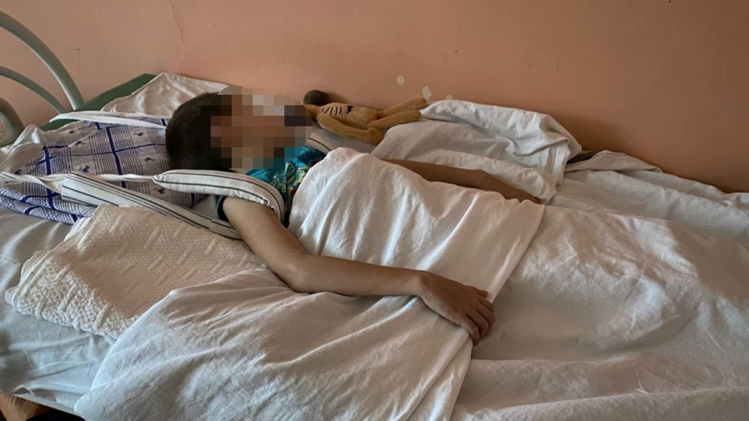 Мальчик из Мурманска получил тяжелую травму позвоночника на ледяной горке Больница