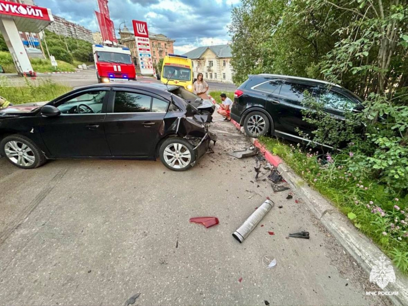 Последствия серьезного ДТП ликвидировали в Мурманске ДТП