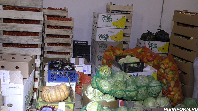 Со склада в Мурманской области изъяли несколько тонн сомнительных продуктов Продукты