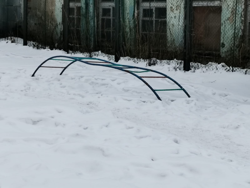Мурманчане возмущены состоянием детских площадок во дворах Площадка