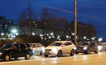 В Мурманске сотрудник автосалона попал в ДТП на угнанной «Мазде» ДТП