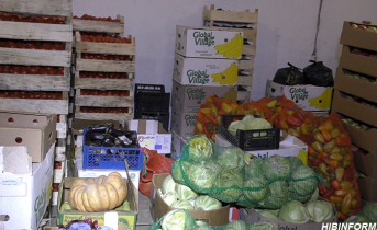 Со склада в Мурманской области изъяли несколько тонн сомнительных продуктов Продукты