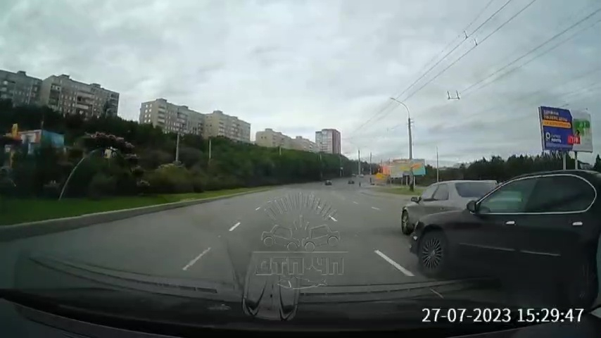 Дерзкий маневр попал на видео в Мурманске Мурманск