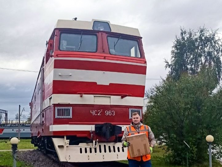 В Заполярье реставрируют электровоз, который станет памятником Электровоз