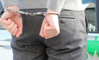 В Оленегорске распитие спиртного закончилось поножовщиной Задержание