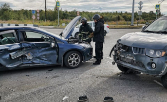 В жутком ДТП в Мурманской области пострадали 2 человека Авария