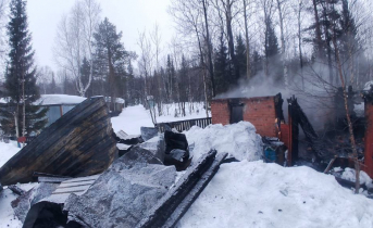Причину пожара устанавливают в Мурманской области Пожар
