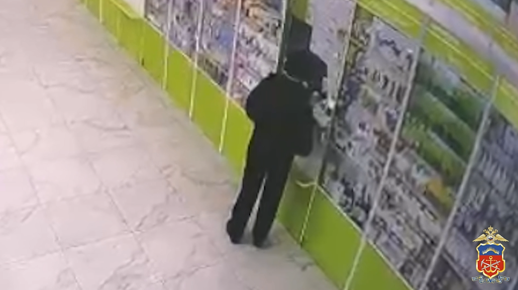Дерзкая кража Кража в аптеке в Мурманской области попала на видео