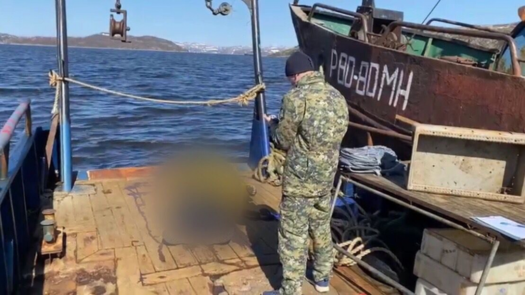 Два человека погибли в результате крушения судна в Баренцевом море Следователи