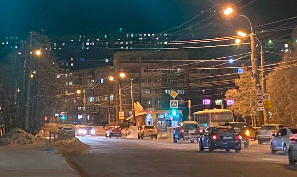 В Мурманской области ограничили движение транспорта Дорога