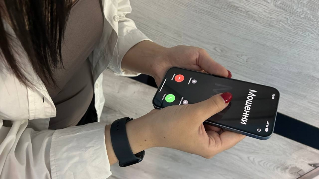 Пенсионер потерял 305 тысяч рублей в Мурманской области Девушка, телефон, мошенники, номер, пол