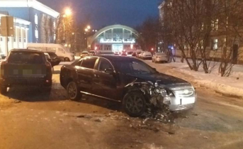 Жесткие последствия аварии сняли на камеру в Мурманске Авария