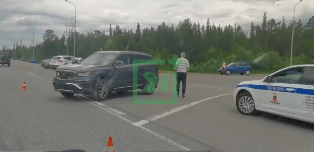 Массовое ДТП возле АЗС в Заполярье: кадры с места происшествия ДТП