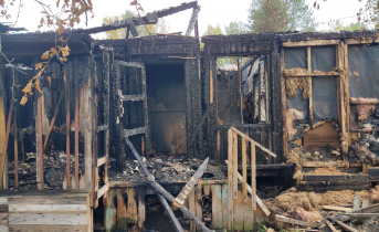 В Мурманской области сгорело деревянное строение Пожар