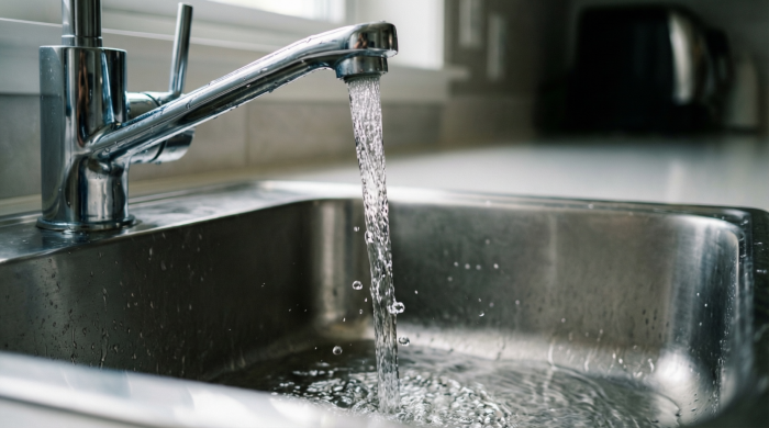 В Мурманске временно ограничат подачу горячей воды: список адресов Вода