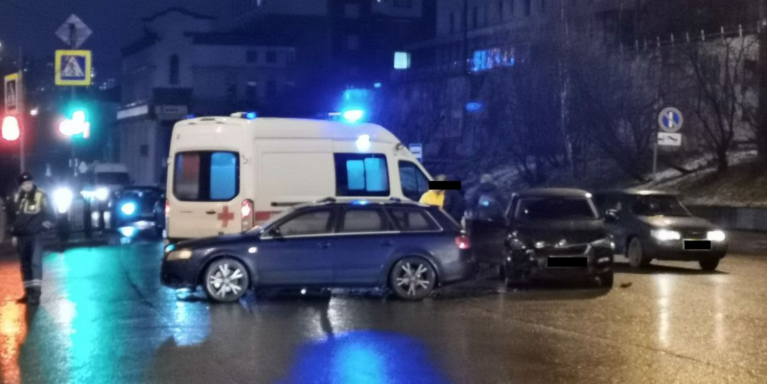 Стали известны подробности жесткой аварии на перекрестке в Мурманске ДТП