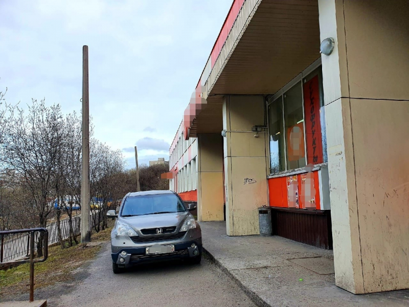 Мурманские водители продолжают нарушать правила парковки Парковка
