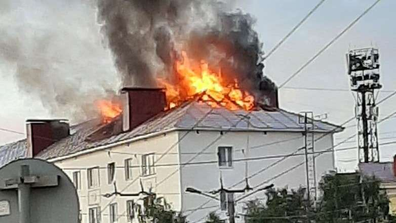 В центре Мурманска горит жилой дом Пожар