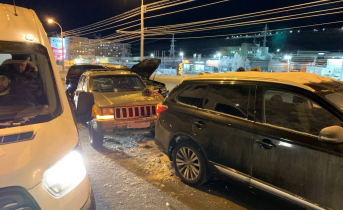 Из-за серьезной массовой аварии в Мурманске десятки людей оказались на улице Авария