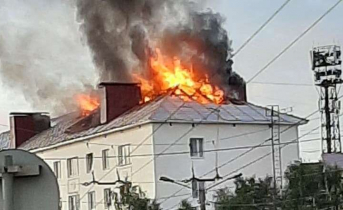 В центре Мурманска горит жилой дом Пожар