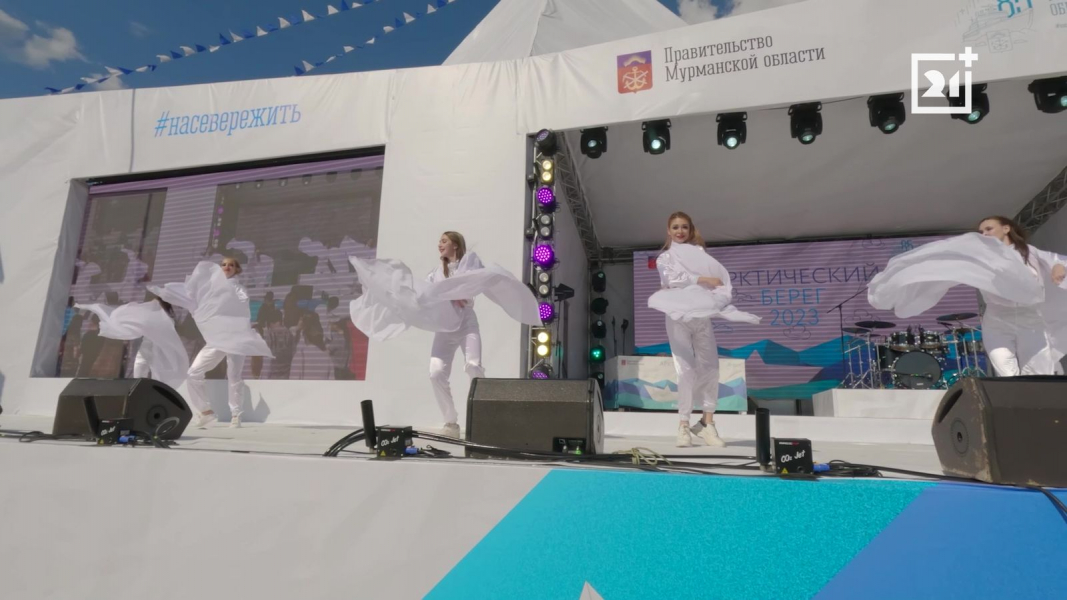 Выпускники Мурманской области эффектно попрощались со школой Мурманск