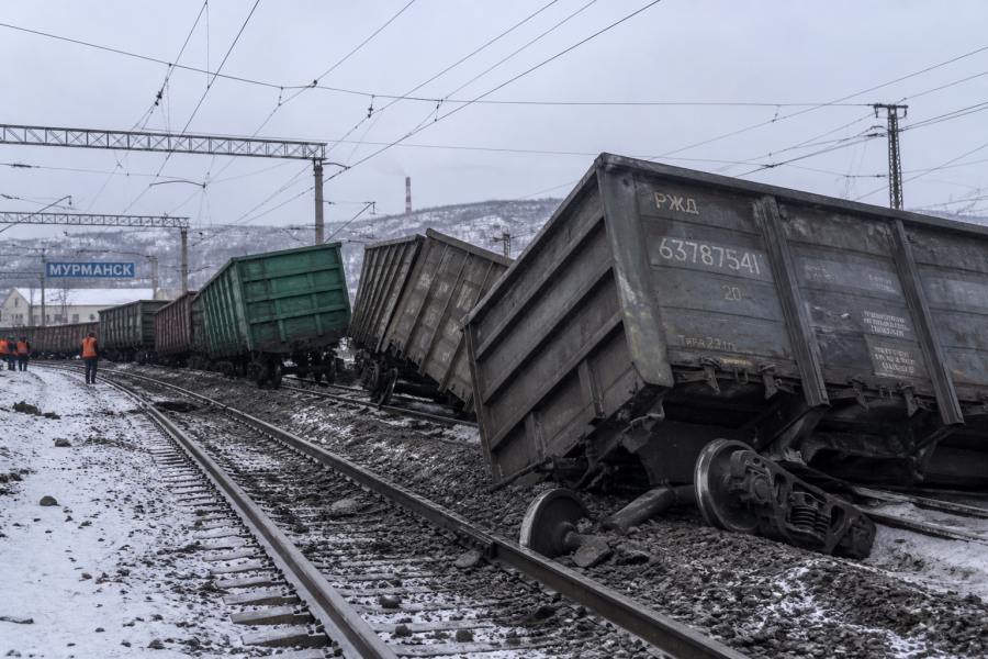 В Мурманске сошли с рельсов грузовые вагоны