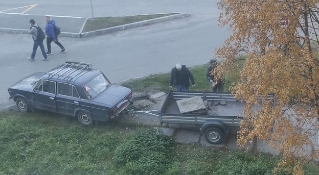 Соцсети: неизвестные украли пешеходную плитку в Мурманской области Тротуар