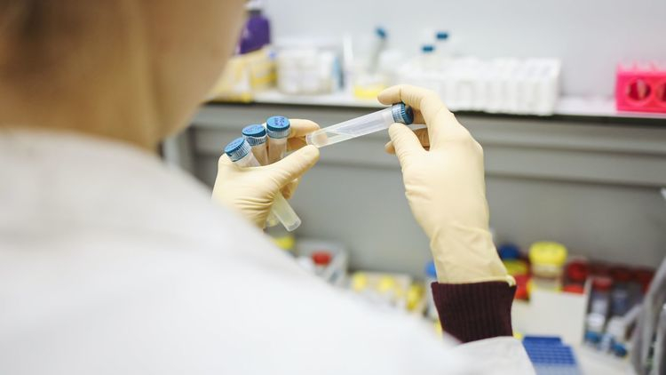 Минздрав сообщил о новых опасных симптомах COVID-19 Вирусолог