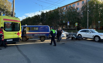 Авария с мотоциклистом произошла на перекрестке в Мурманске Авария в Мурманске