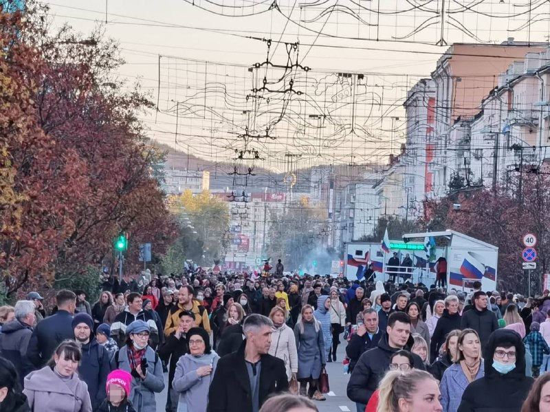 В центре Мурманска проходят масштабные народные гуляния Мурманск
