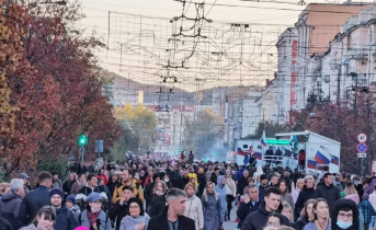 В центре Мурманска проходят масштабные народные гуляния Мурманск