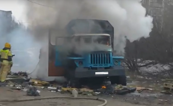 В Мурманске горит «Урал» Пожар