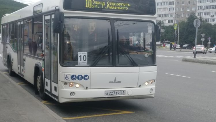 53-летний мурманчанин устроил скандал в пассажирском автобусе Автобус