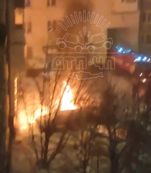 Горящий автомобиль Пожар