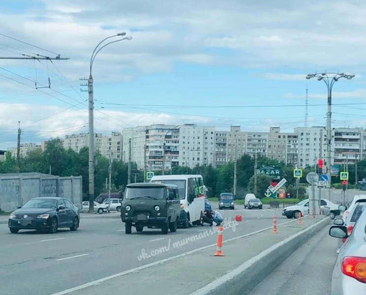 В Мурманске у маршрутки на ходу отвалилось колесо Маршрутка