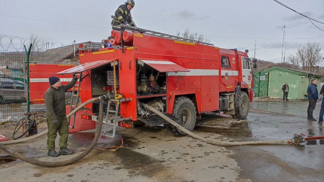 В Мурманске горела баня Пожарные