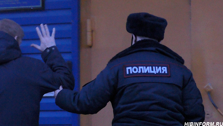 В Мурманской области полицейский попал в реанимацию после драки в машине скорой помощи Полиция