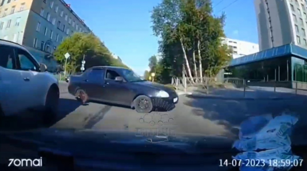 Опасный маневр в центре Мурманска попал на видео Дорога