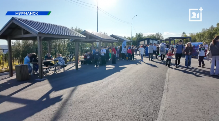 В Мурманске с песнями и танцами встретили первый закат Люди