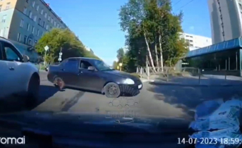 Опасный маневр в центре Мурманска попал на видео Дорога