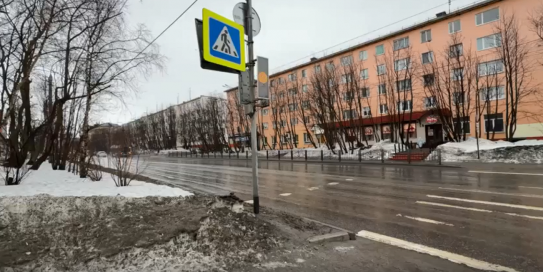На перекрестке в Мурманске перестали работать светофоры Светофор