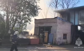 Пожар в ангаре унес жизни людей: подробности люди